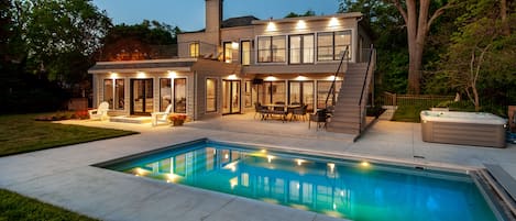 Private Swimming Pool, Spa & Fire Pit All Overlooking Lake Michigan!