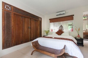 Riverside 3BR Villa - Seminyak