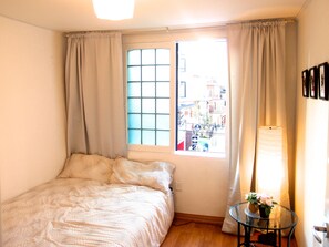 Amy house (2RM,3BED,3&#39;Hongdae stn,WiFi)