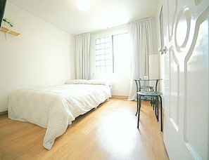 Amy house (2RM,3BED,3'Hongdae stn,WiFi)