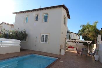 A peaceful and quite area 12 min walk to the sea