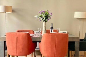 "Pad à Terre offers competitive rates and committed service" THE BOSTON GLOBE