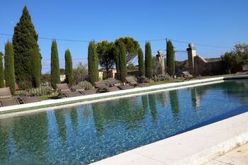 Accommodation in Drôme provençale in an 18th century farmhouse with swimming pool