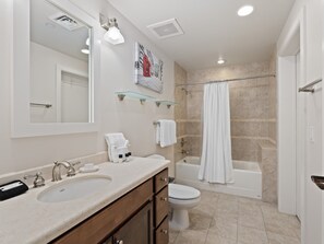 Condo #132 - Guest Bath with Tub