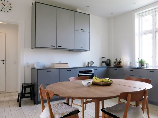 Dining Room, Kitchen