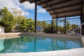 5 O'clock - Wongaling Beach - Plunge pool