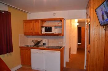 20m from ski slopes, 5th floor, balcony, tv, ski locker, 36m², Les Menuires