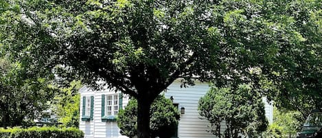 Historic, Quaint Bungalow # 157. Spa & Pool