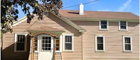 "Front Cottage" 4 mi to Cooperstown Dreams Park; 2 mi to Cooperstown, NY!