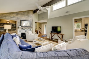 10 Wren Drive - Living Room with Sleeper Sofa