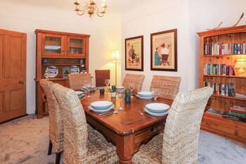 SWN Y MOR, pet friendly, country holiday cottage in Criccieth