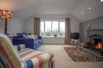 MAES Y CREGYN, pet friendly, country holiday cottage in Marianglas