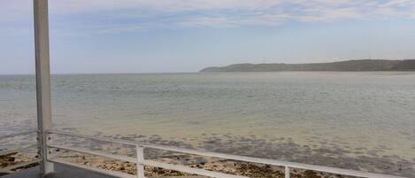 Uitzicht op strand/zee