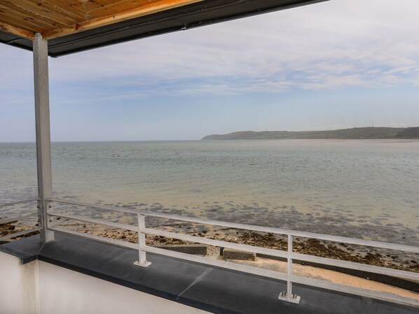 Vue sur la plage ou l’océan