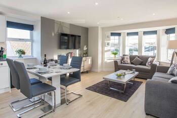 BEACH LOOKOUT, pet friendly, country holiday cottage in Benllech