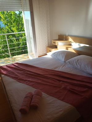 Schlafzimmer 1
