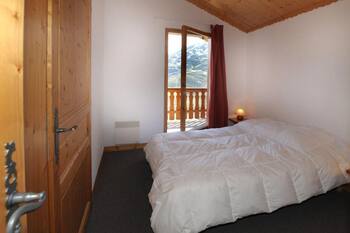 10m from ski slopes, 1st floor, balcony, tv, ski locker, 72m², Les Menuires