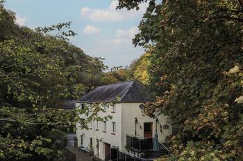 MELIN Y COED, family friendly, with open fire in Menai Bridge
