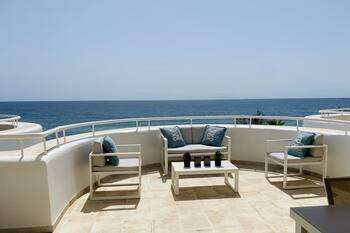 Great beachfront apartment. Stunning sea views. Superb terrace