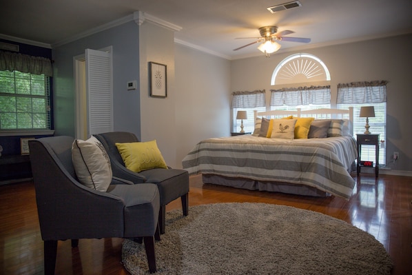 Main bedroom with a king-sized bed and sitting area