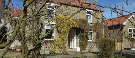 The Old Farmhouse 3 x bed detached dog friendly cottage