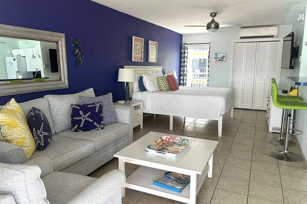 Beautifully renovated condo in Key Colony Beach.  Oceanfront complex