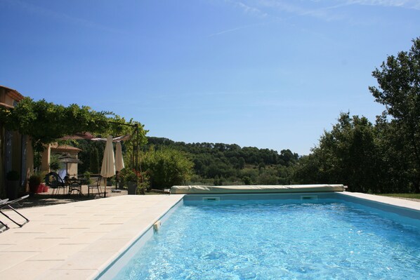 Piscine privée avec balnéothérapie 9mx4m