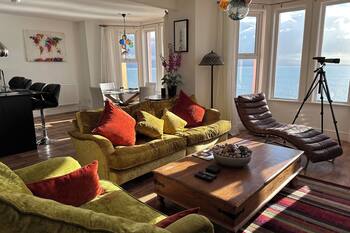 VISTA MARINA - PENTHOUSE, country holiday cottage in Criccieth