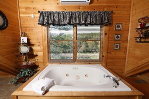 Indoor spa tub