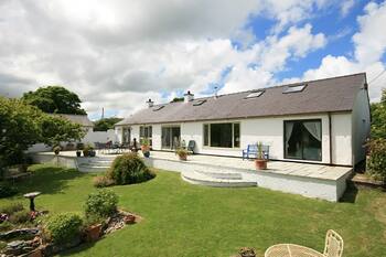 TY'N CAE, pet friendly, character holiday cottage in Red Wharf Bay