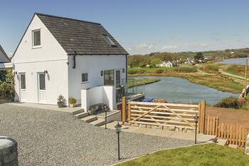 PEN Y PRYS, family friendly, country holiday cottage in Red Wharf Bay