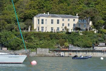 TAN Y COED, pet friendly, character holiday cottage in Menai Bridge