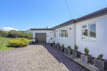 GADLYS, family friendly, luxury holiday cottage in Trearddur Bay