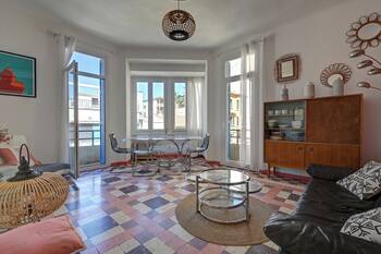 Ideally located, bright and spacious apartment