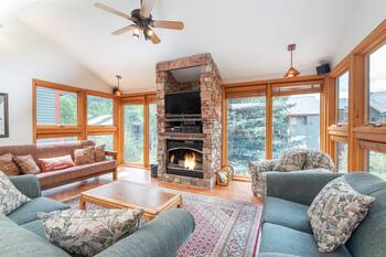 Great location in Telluride surrounded by Aspen trees and views of the ski mountain