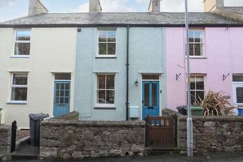 14 ROSE HILL, family friendly, with a garden in Beaumaris