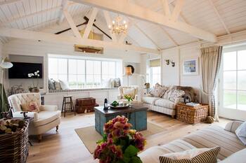 LLIGWY BEACH COTTAGE, pet friendly, luxury holiday cottage in Moelfre