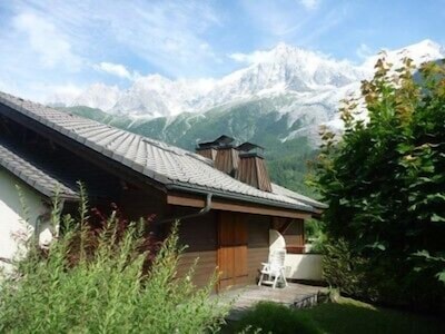 A superb 2 bedroom appartment within private chalet complex with stunning views