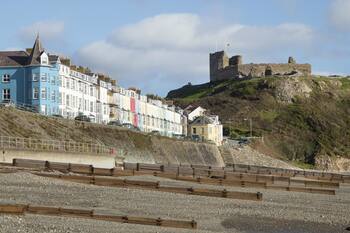 THE TOWERS - LLYN, family friendly in Criccieth