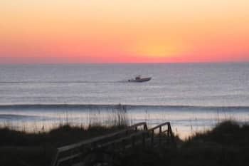 2 BR condo in Sand Pebbles w ocean views!