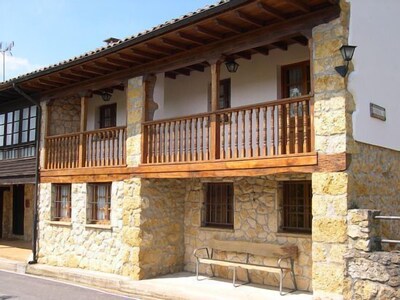 Casa rural familiar a 18 Km. de la playa y 20 de Picos de Europa .