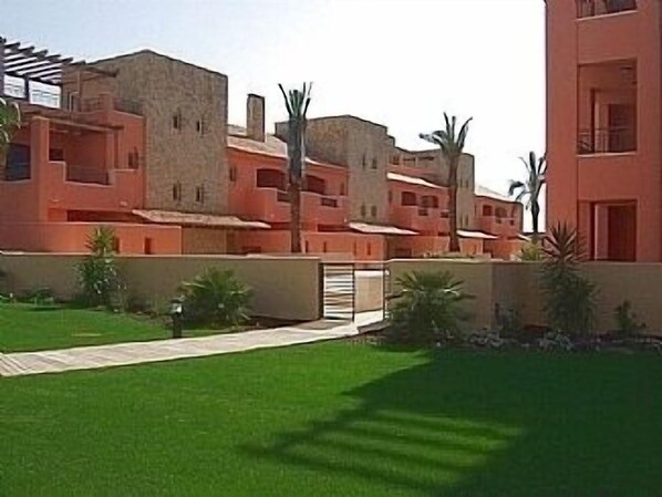 Complex - pathway to swimming pool