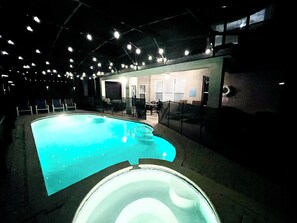 Pool/Spa at night!