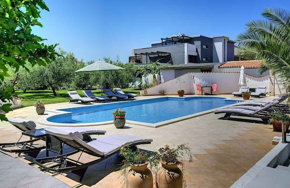 swimming pool