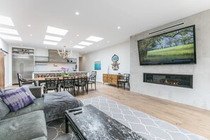 Open Plan Kitchen and Dining Room