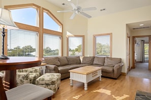 BCH10: The Pour House | Top Level Living Area
