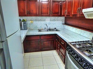 Full Kitchen With Ceiling Fan