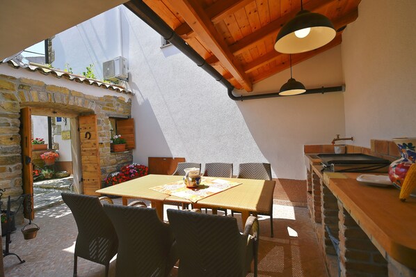 Outdoor dining