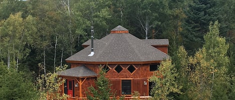 Welcome to Owl Roost, aka "The Yurt"! A very unique building, it's inspired by a luxury yurt, but in the log style that people love, and with all the comforts of a modern home - including central air/heat, stainless appliances, etc.