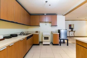 PH 7 Kitchen